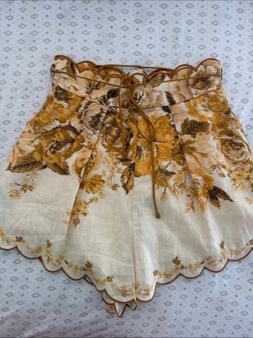 ZIMMERMANN Aliane floral-print linen shorts

Floral High-Waisted Women's Shorts - Picture 2 of 5